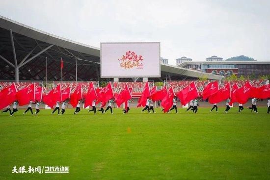 王霜说道：“Hello，大家好，我是中国球员王霜，很高兴加盟热刺女足，希望大家快来关注热刺女足，为我们加油呐喊。